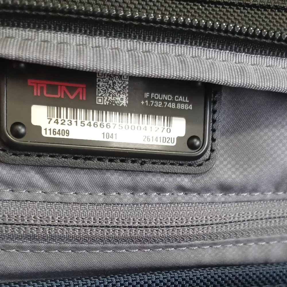 TUMI Alpha ll compact Large screen laptop Briefcase black
